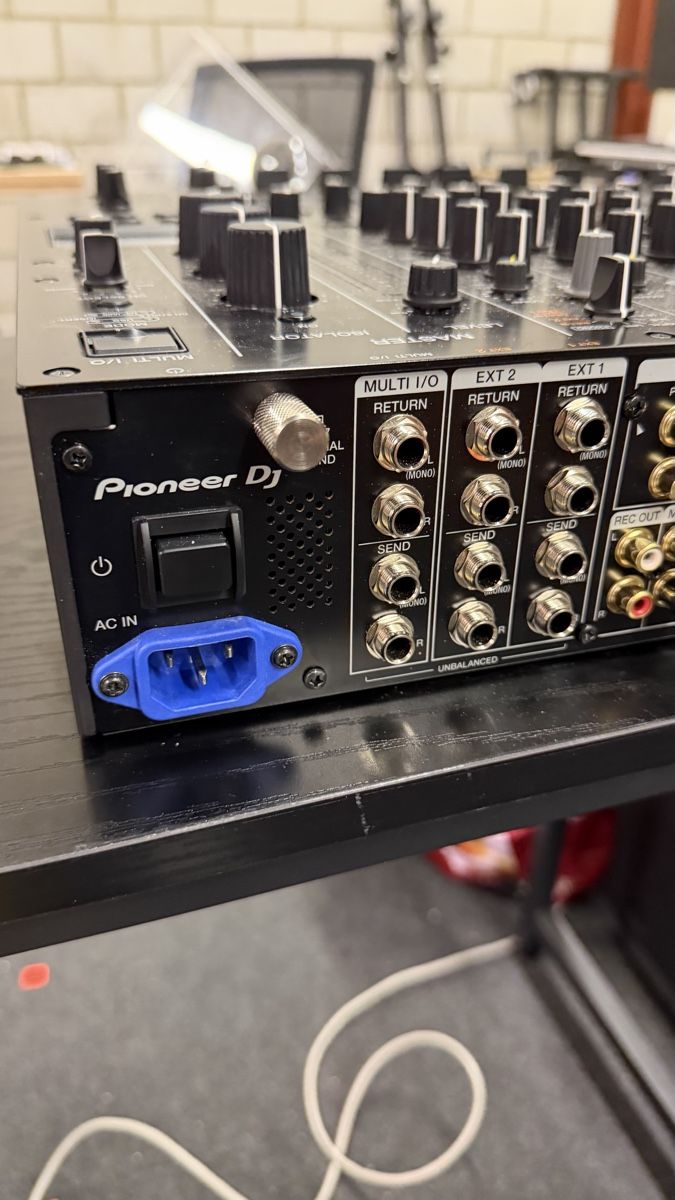 Pioneer Console di mixaggio: Pioneer DJM V10 LF – Nuovo (secondo la descrizione) da Basel venduto da alb_r8v8 2