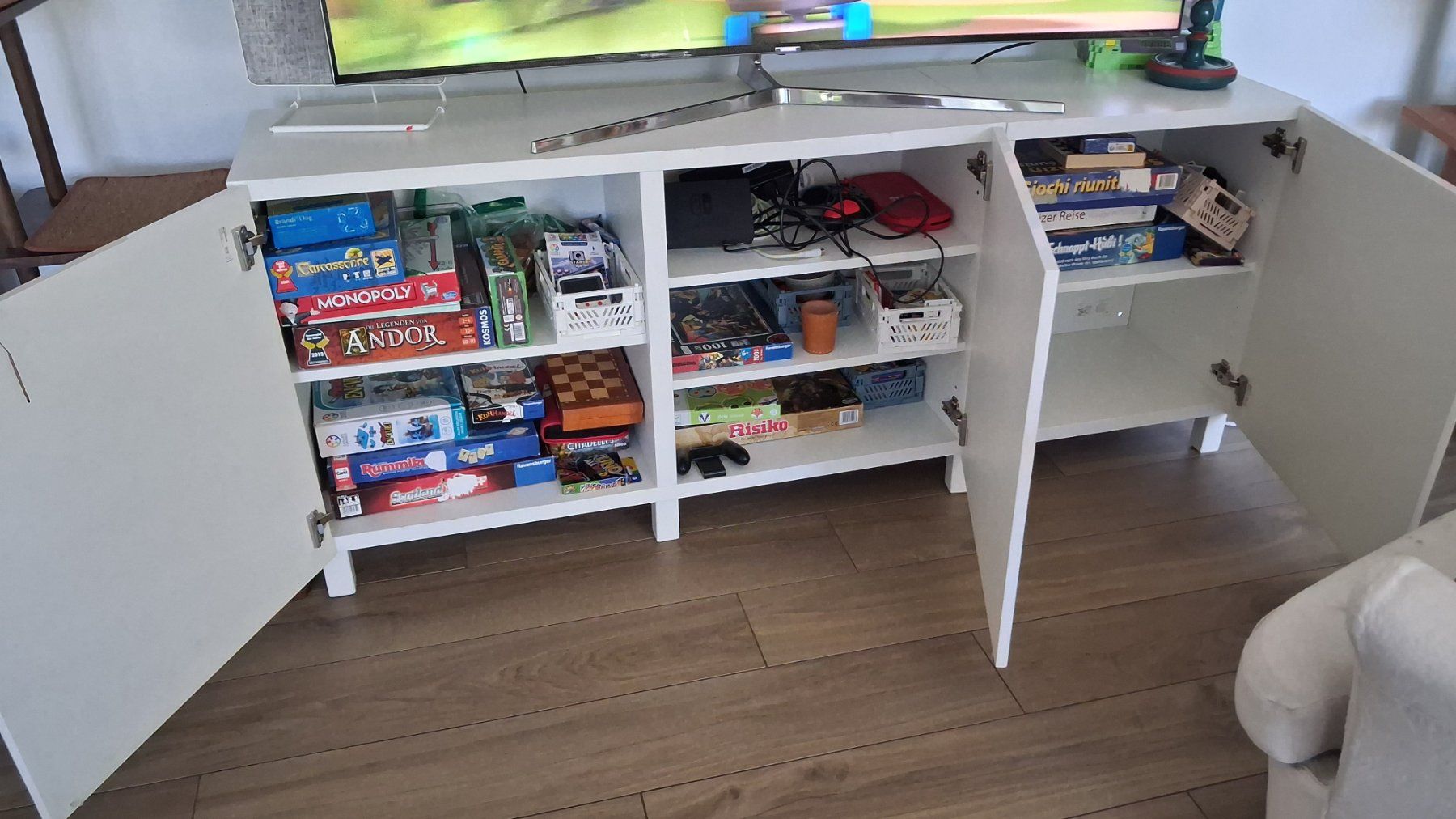 Ikea Mobili TV: IKEA BESTÅ TV-Möbel / Sideboard – Usato da Männedorf venduto da BarbroK 1