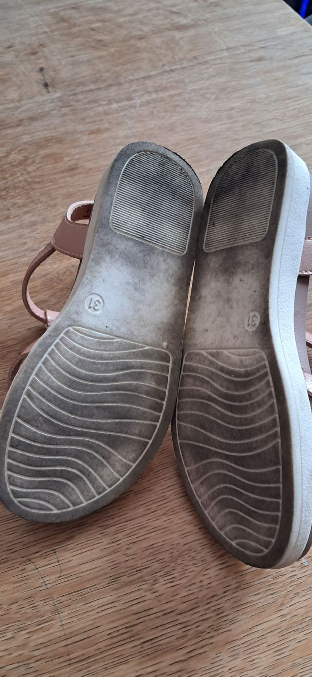 Schuhe für Mädchen: Sandalen Grösse 31 – Gebraucht aus Nidau von Darkpooh 1