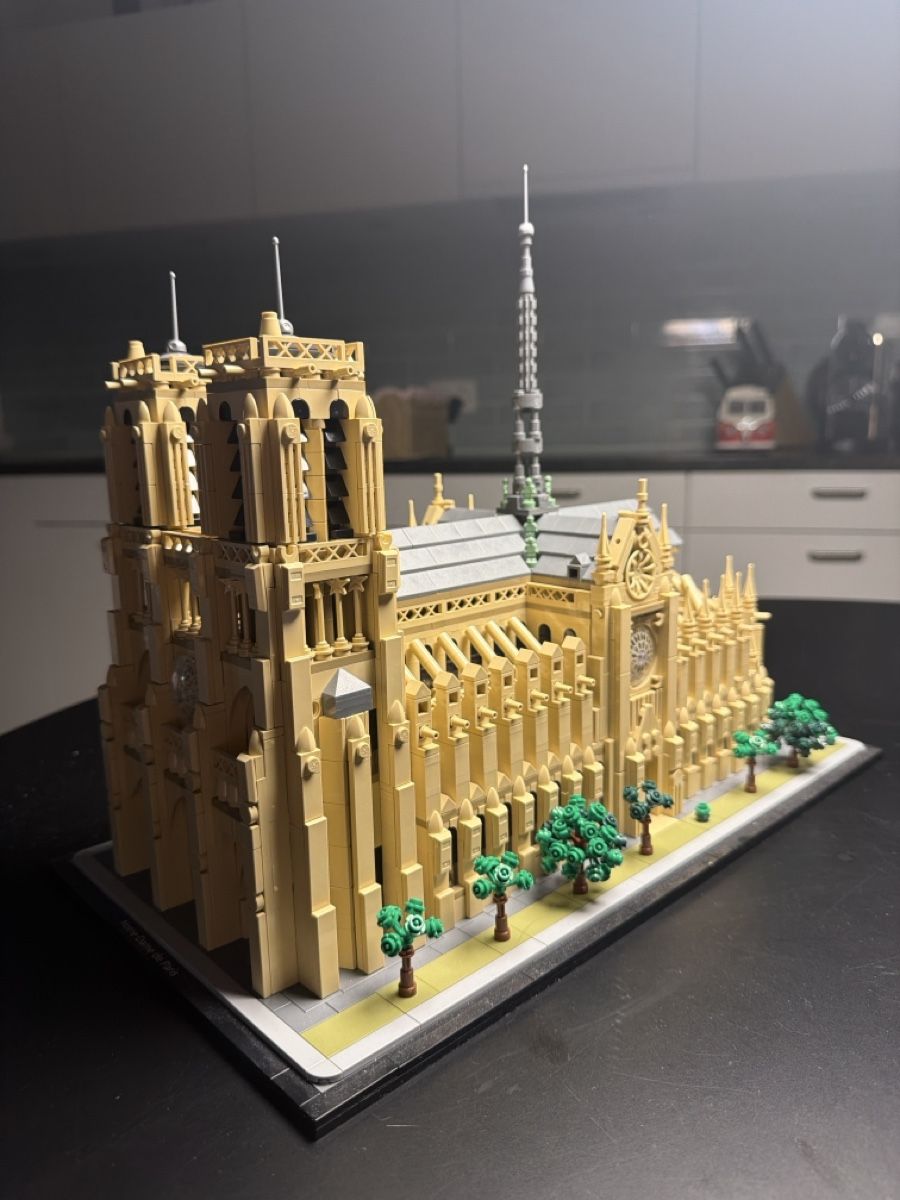 Lego Baukästen: LEGO Architecture 21061 Notre Dame – Gebraucht aus Zürich von teddybaxter