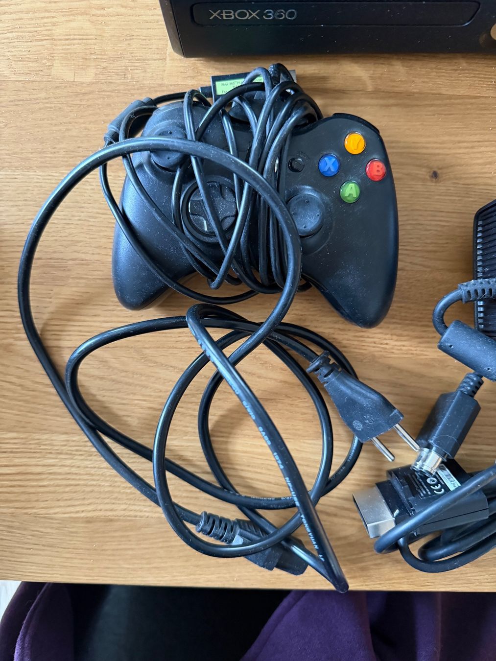Microsoft Console: Console Microsoft Xbox 360 con Kinect, usato, nero – Usato da Uttwil venduto da noe_6ry7 3