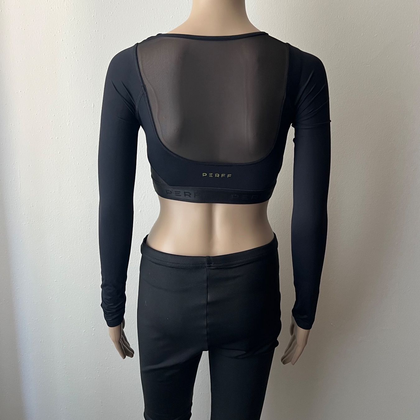 Top: PERFF STUDIO Shirt 🖤 – Usato da Zürich venduto da ClosetQueen 4