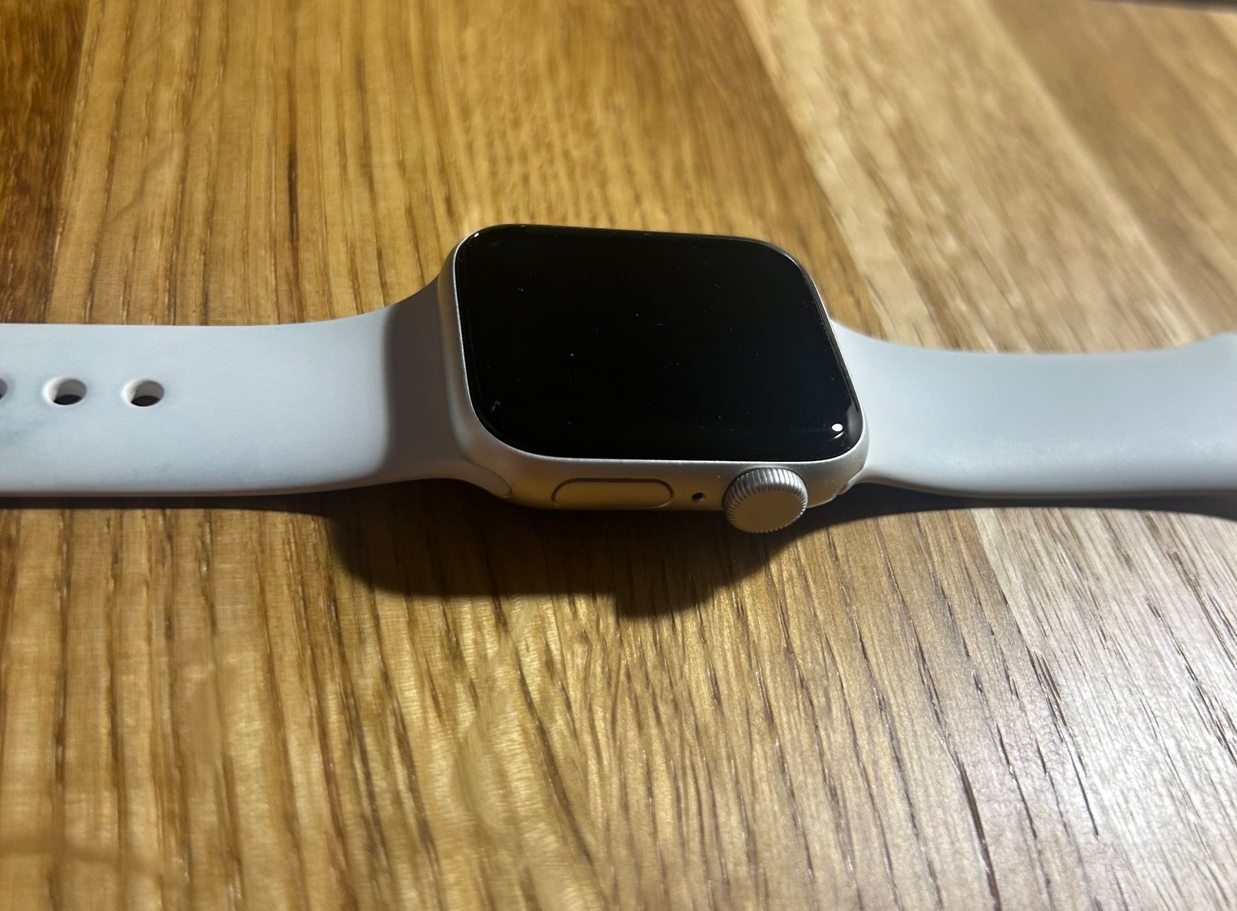 Apple Smartwatch: Apple Watch SE 1. Generation Silver, 40 mm – D'occasion à Alterswil FR par kat_cfw8 4