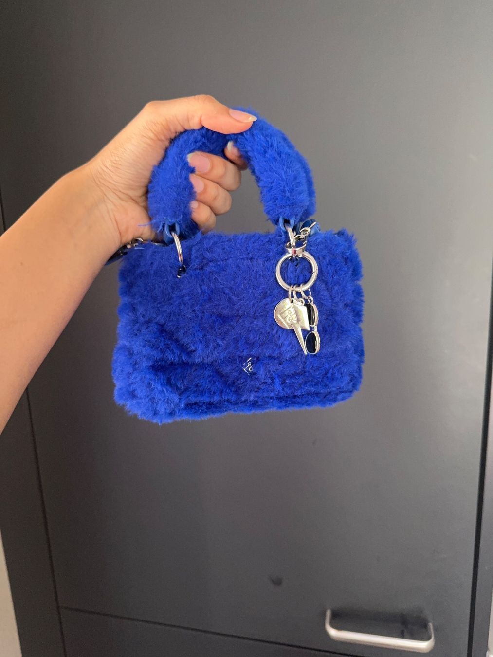 Borse da donna: mini blue fur bag – Nuovo (secondo la descrizione) da Zürich venduto da hal_2yzx
