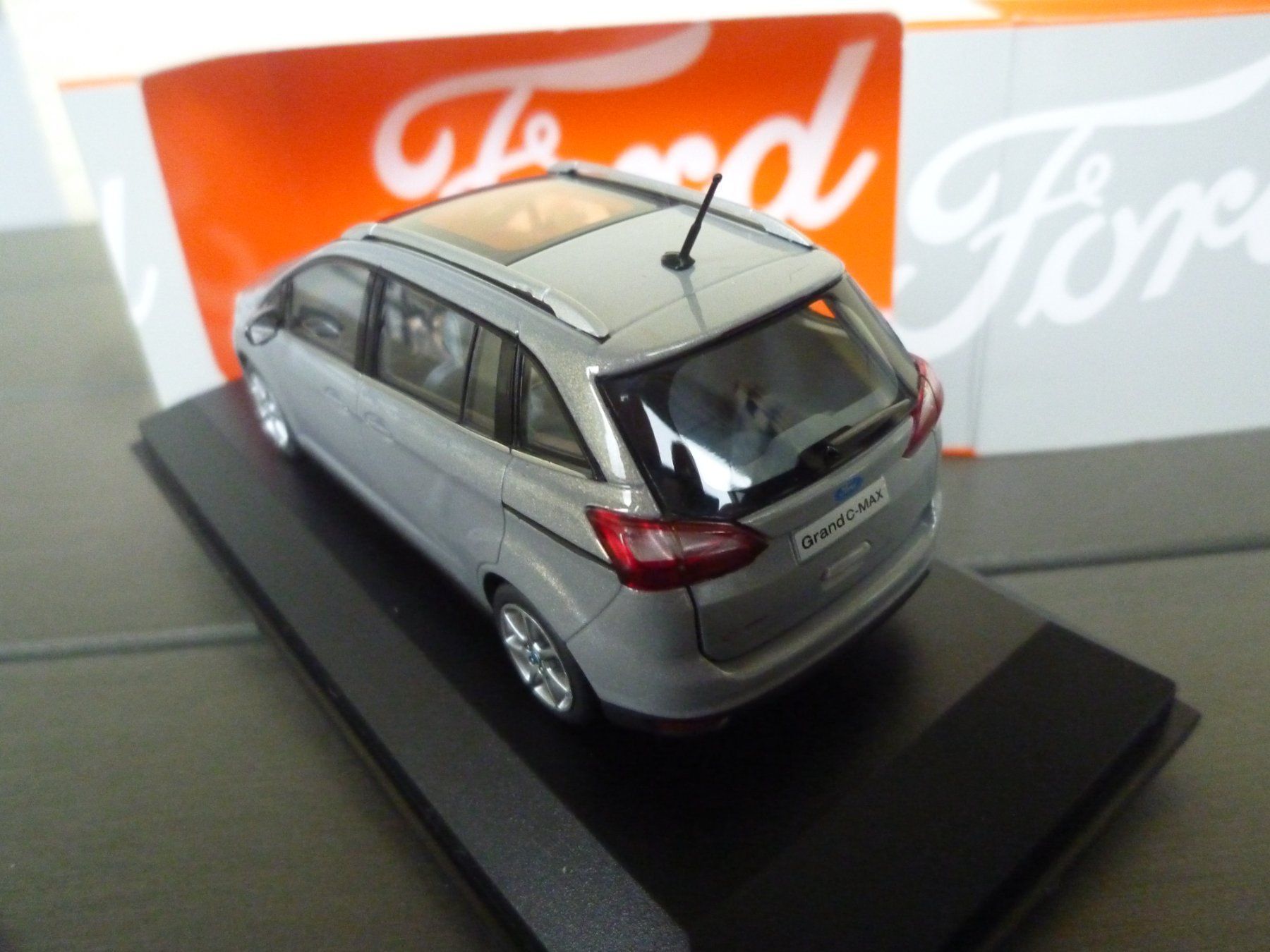 Modellini d'auto: Ford Grand C-Max – Nuovo e nell'imballaggio originale da Flawil venduto da Imperiosud 3
