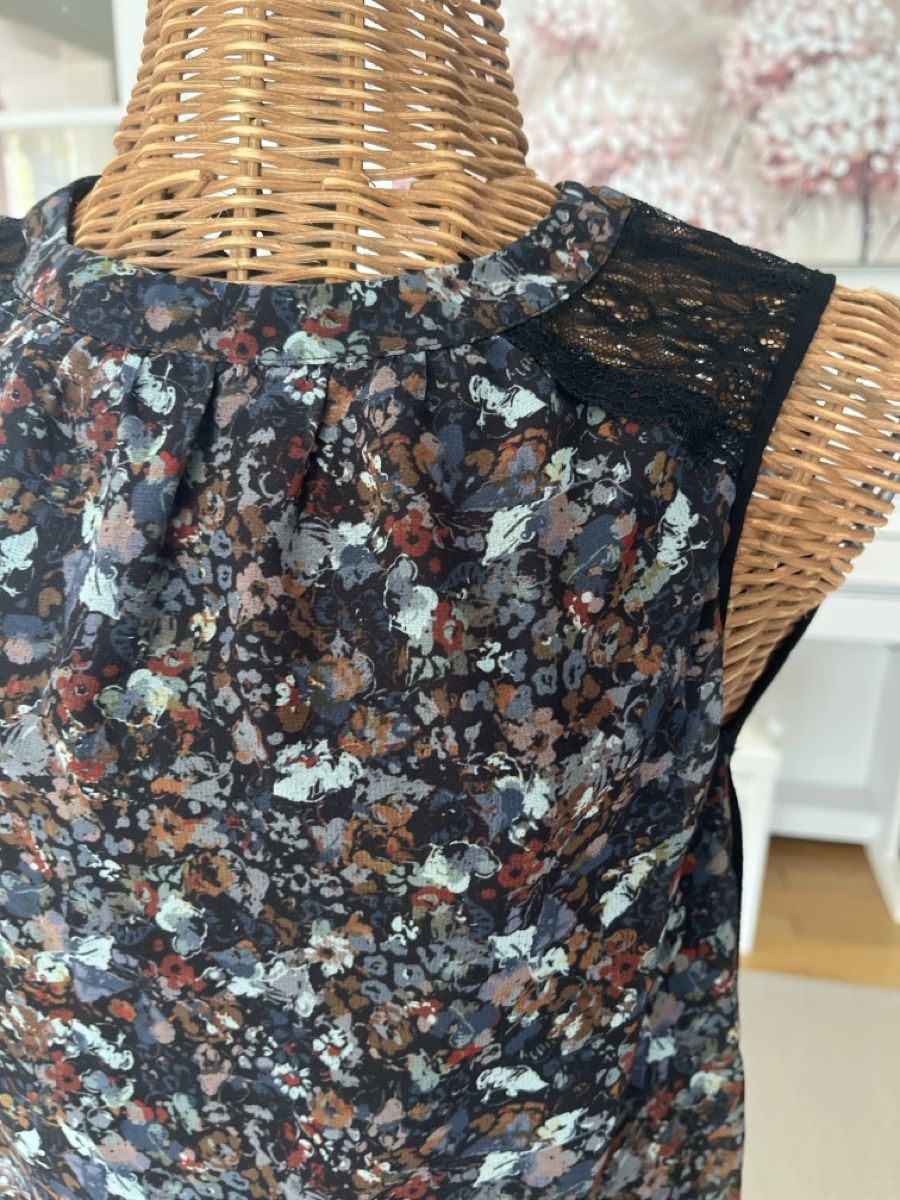 Nafnaf Camicette: Bluse mit Spitze, NAF NAF XS – Usato da Solothurn venduto da Bobesch08 1