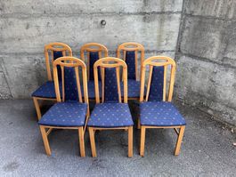 6 Esszimmerstühle Holz mit blauem Stoff gebraucht