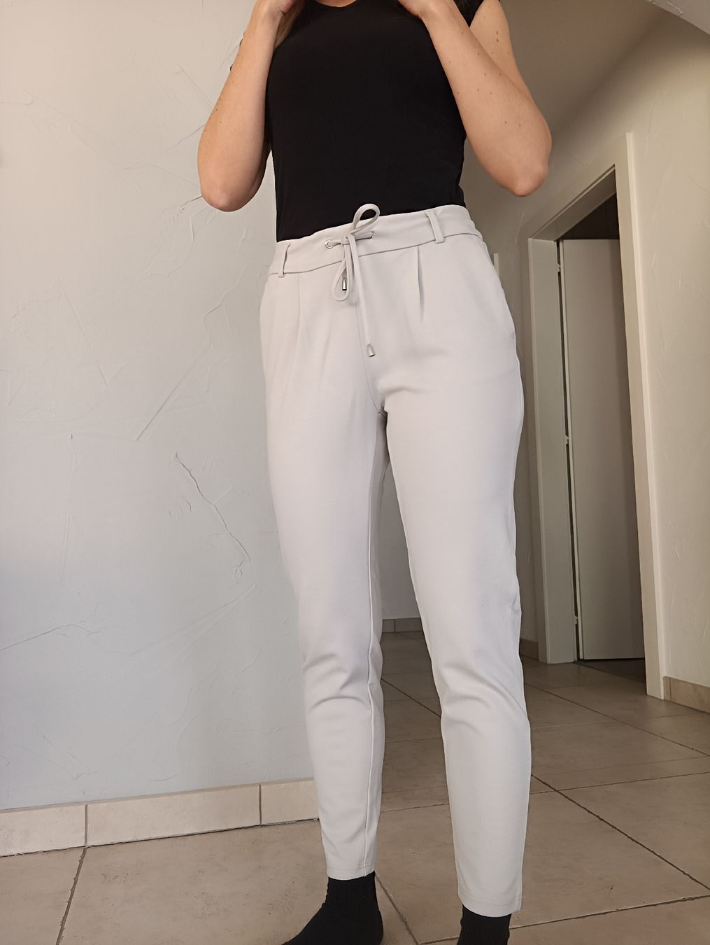Pantaloni: PANTALON AMISU GRIS CLAIR 32 – Usato da Sierre venduto da shirley04 1