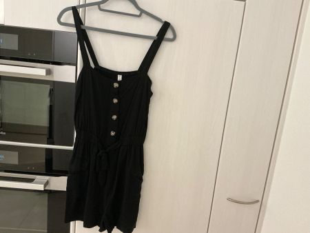 Schwarzer Jumpsuit mit Knöpfen, Grösse 38 Sommer Look!