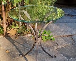 Runder Glastisch, Schmiedeisen, Höhe 50cm, Drurchmesser 50cm