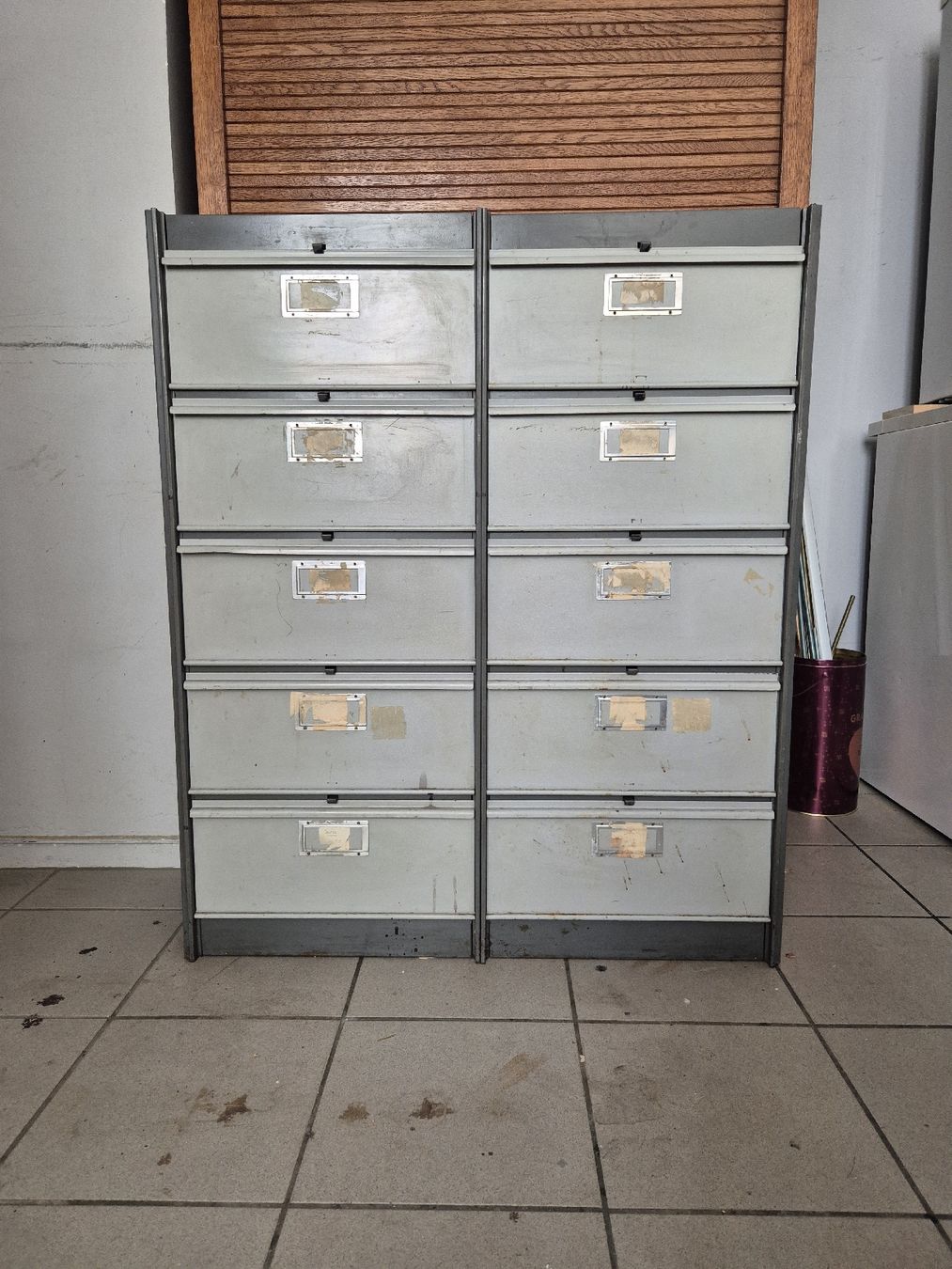 Armadi: Metall Aktenschrank mit Klappen – Usato da Basel venduto da Gaianed