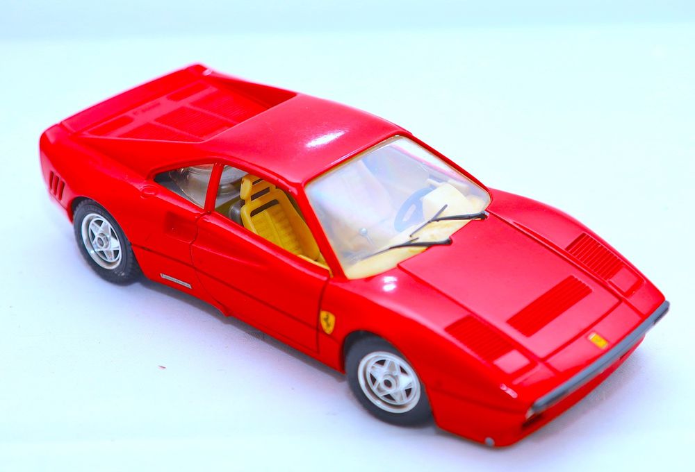 Miniature Ferrari GTO 1984 Burago échelle 1/18 - En Boîte - Occasion
