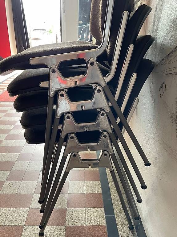 Stühle: Chaises de conférence. – Gebraucht aus Vevey von ohzut 3
