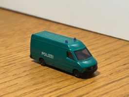 L2152: Polizei, Mannschaftswagen (Spur N)