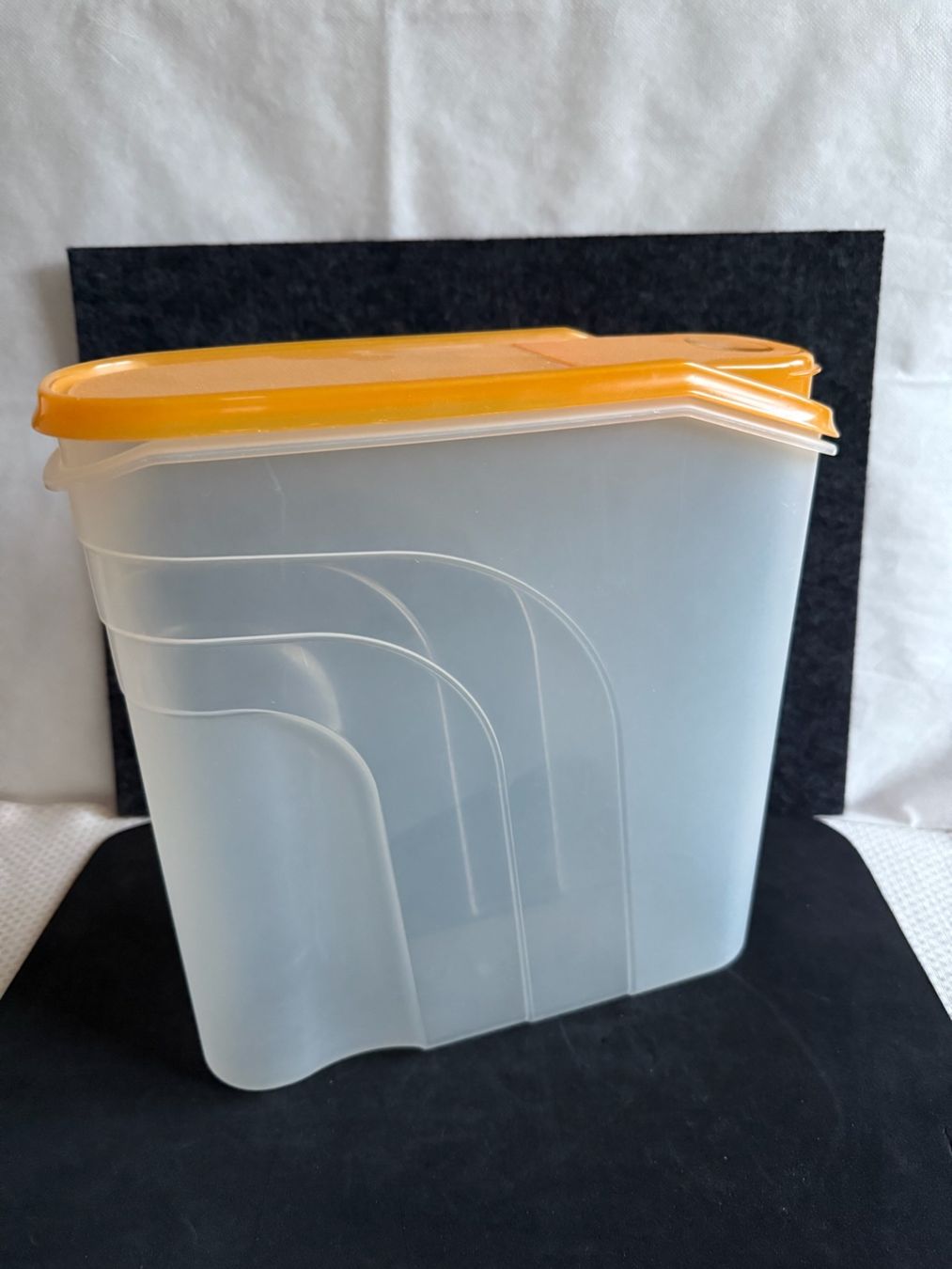 Rotho Recipients et similaires: Rotho - Boîte - 4,1 L – D'occasion à Sion par accroshoes