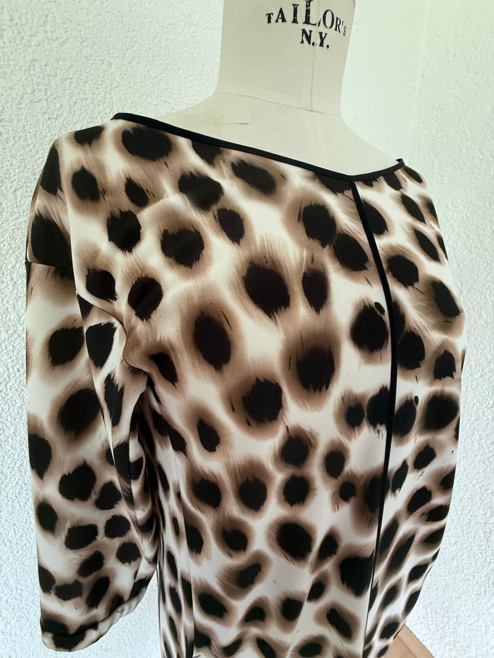 Marc Cain Kleider: Marc Cain Kleid Grösse 40 Leoprint – Gebraucht aus Kirchdorf AG von coco123 3