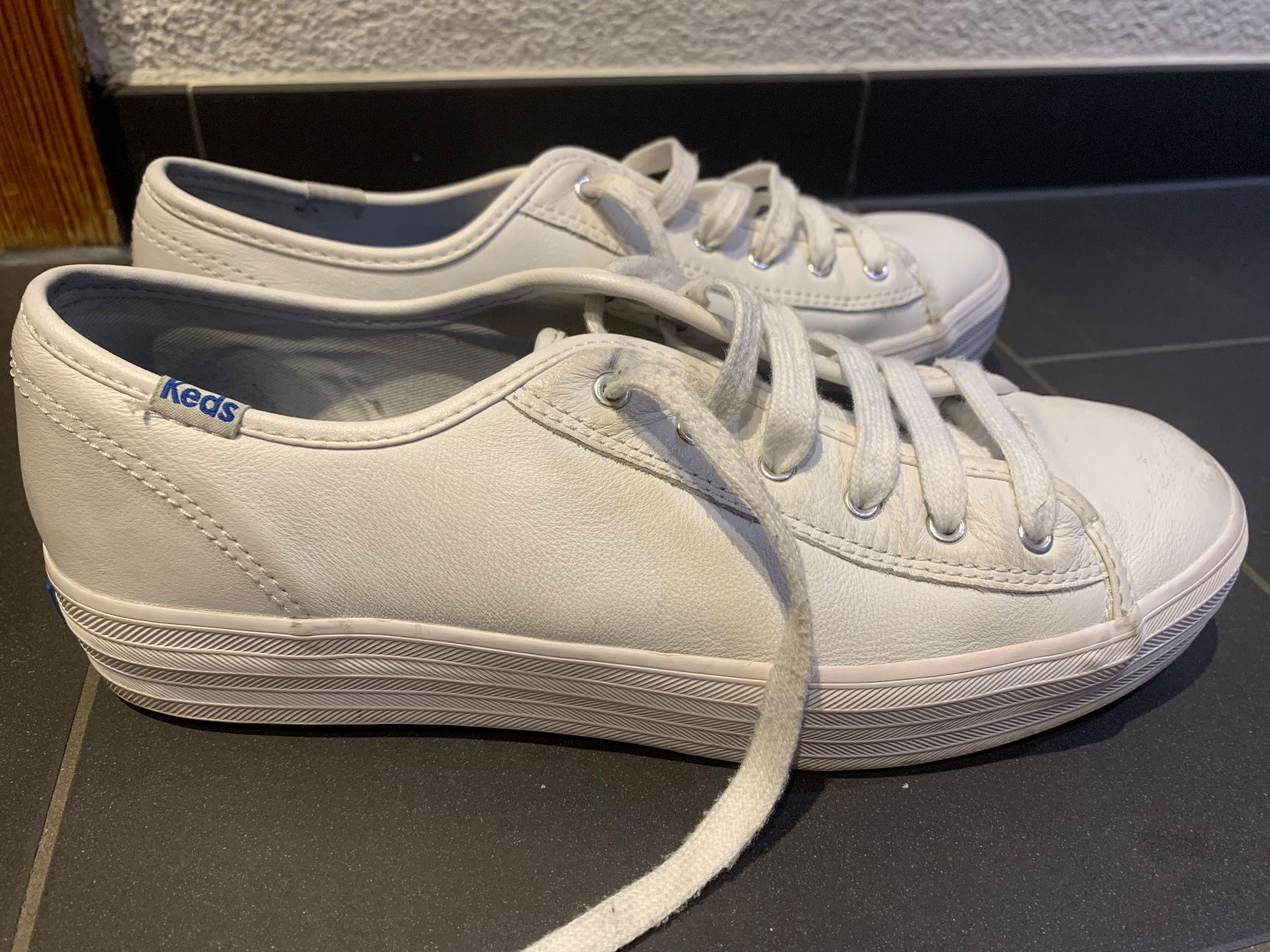 Scarpe da donna: KEDS Leder Sneaker weiss Gr. 40 – Usato da Winterthur venduto da amapola