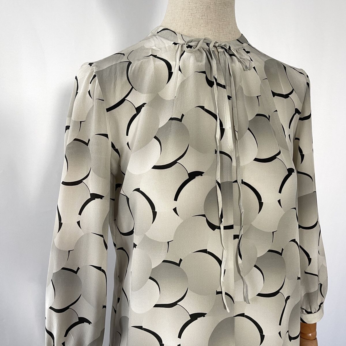 Akris Vestiti: AKRIS Gray Silk Dress – Nuovo (secondo la descrizione) da Freienbach venduto da Avviivva_Shop 1