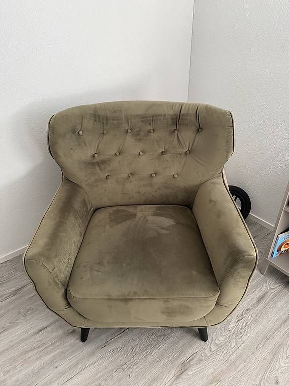 Sofas: Sofa aus olivgrünem Samt – Gebraucht aus Dällikon von kar_l5mp