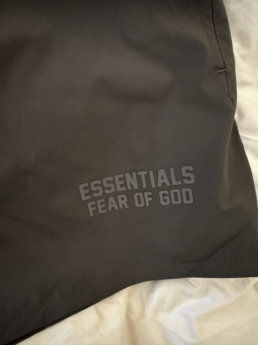 Fear of God Hosen: Fear of god Essentials running Short L – Neu und originalverpackt aus Rapperswil SG von pli_fz9r 1