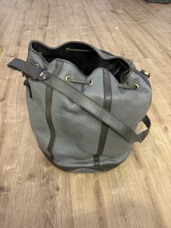Sac seau Christian Dior cuir gris état d'usage