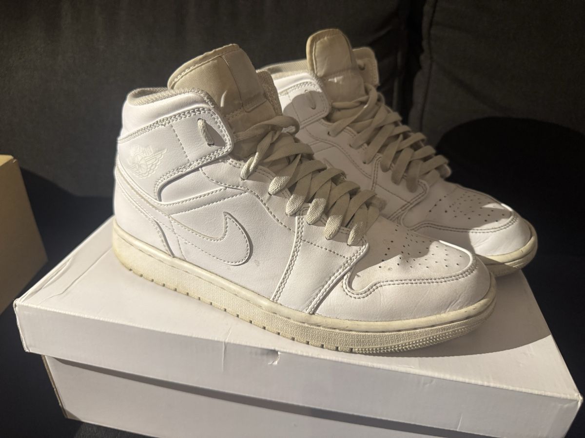 Jordan Chaussures hommes: Air Jordan 1 Mid weiss EU 42.5  – D'occasion à Chur par ropa68