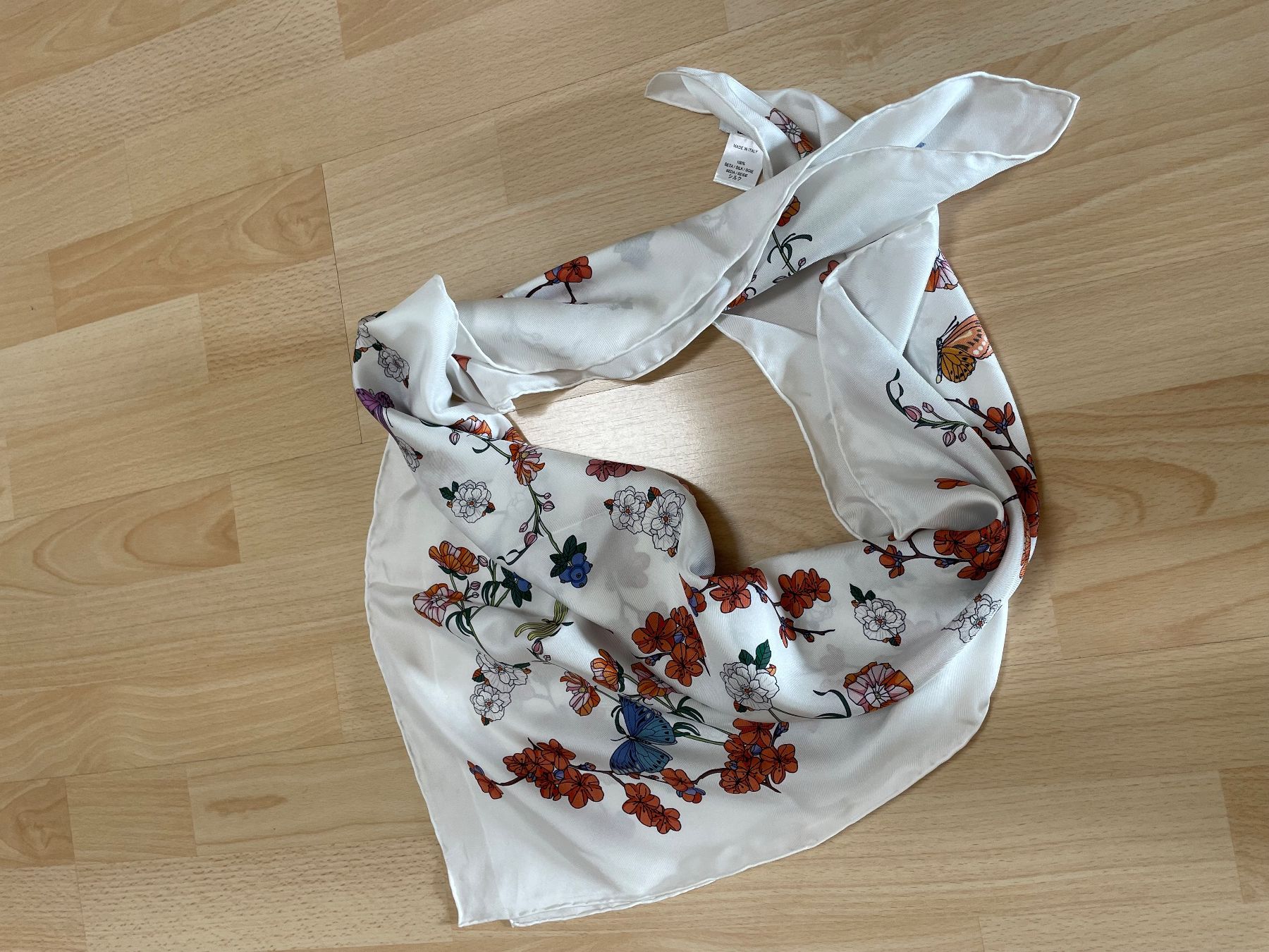 Furla Foulard & Sciarpe: Carree Furla Seide 90x90 – Usato da Gasel venduto da Federscharnier 5