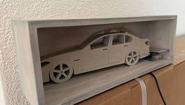 Handgemachter Holzrahmen mit Modell bmw f10 und led 