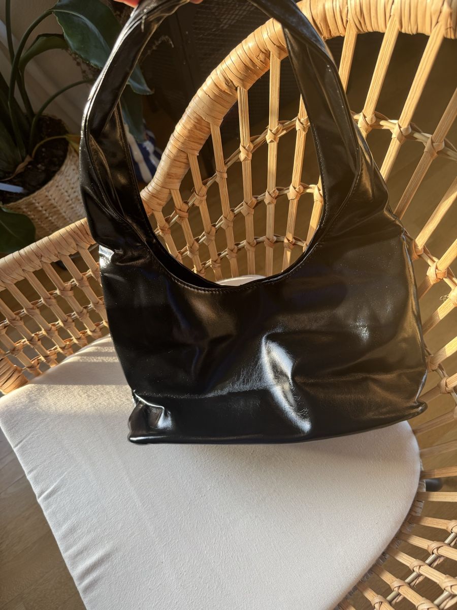 Borse da donna: Schwarze Schultertasche mit Nieten – Nuovo e nell'imballaggio originale da Männedorf venduto da mariadelrocioeberle 3