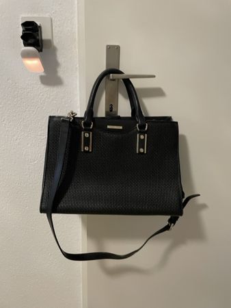 Elegante Hugo Boss Handtasche in Schwarz - Top Zustand!