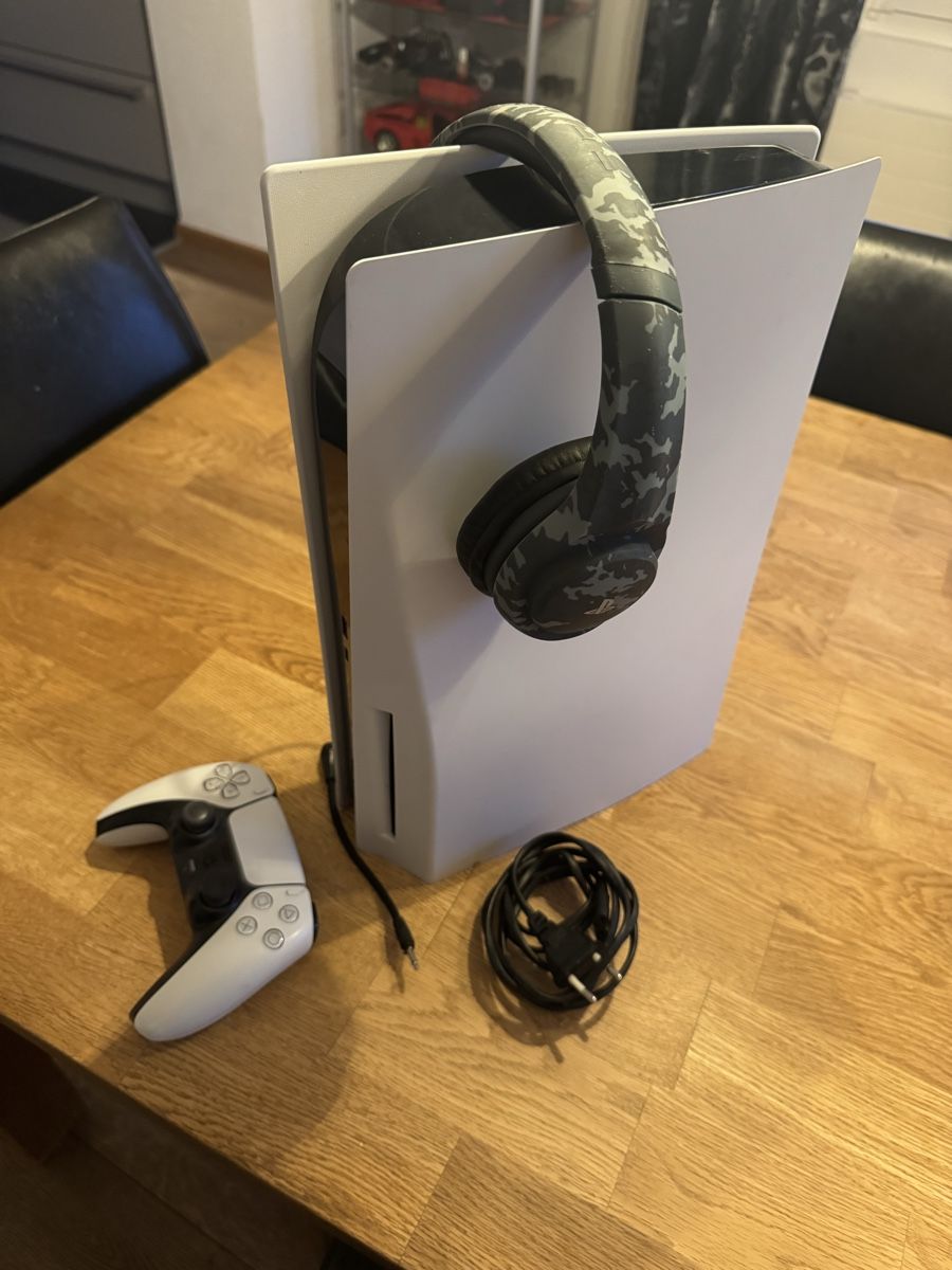 Sony Console: PS5 Disc Edition mit Zubehör, Top Zustand – Usato da Müllheim Dorf venduto da fiofu97