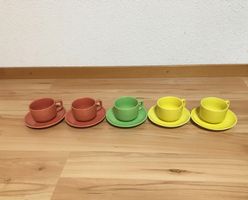 5 Multi farbige Tee/Kaffe Tassen und Untertassen/Unterteller