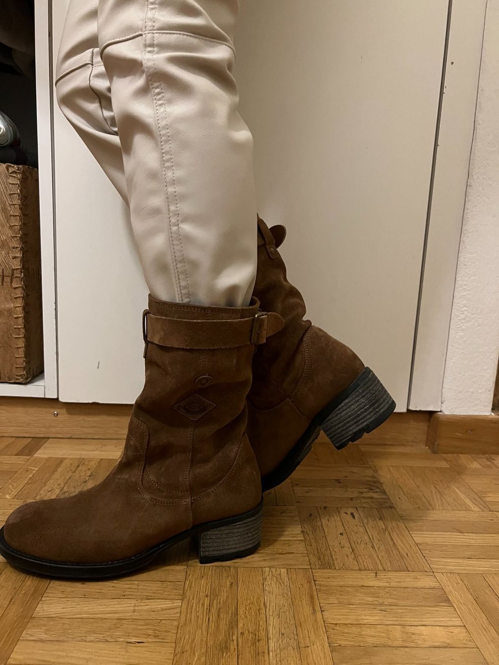 Damenschuhe: mittelbraune Wildleder-Boots, 37 – Neu (gemäss Beschreibung) aus Luzern von Buetzel19 2