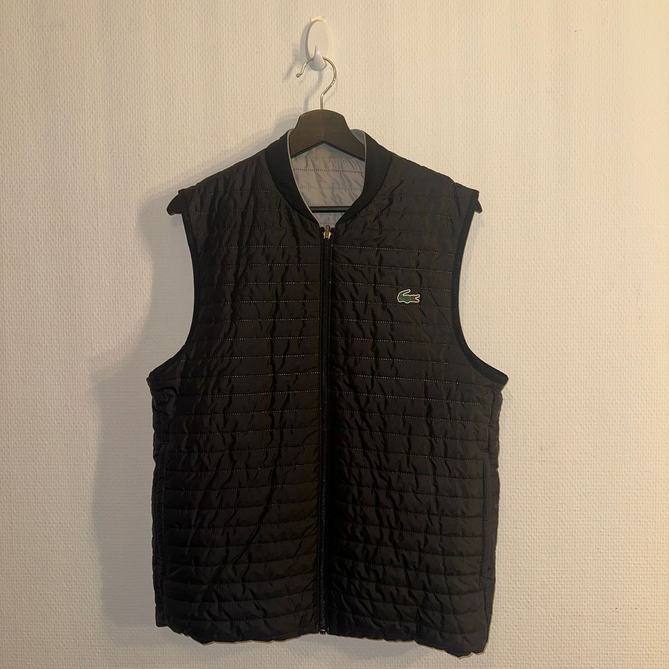 Lacoste Gilet & Giacche: Lacoste Reversible Vest – Nuovo (secondo la descrizione) da Bern venduto da gia_jqj7 3