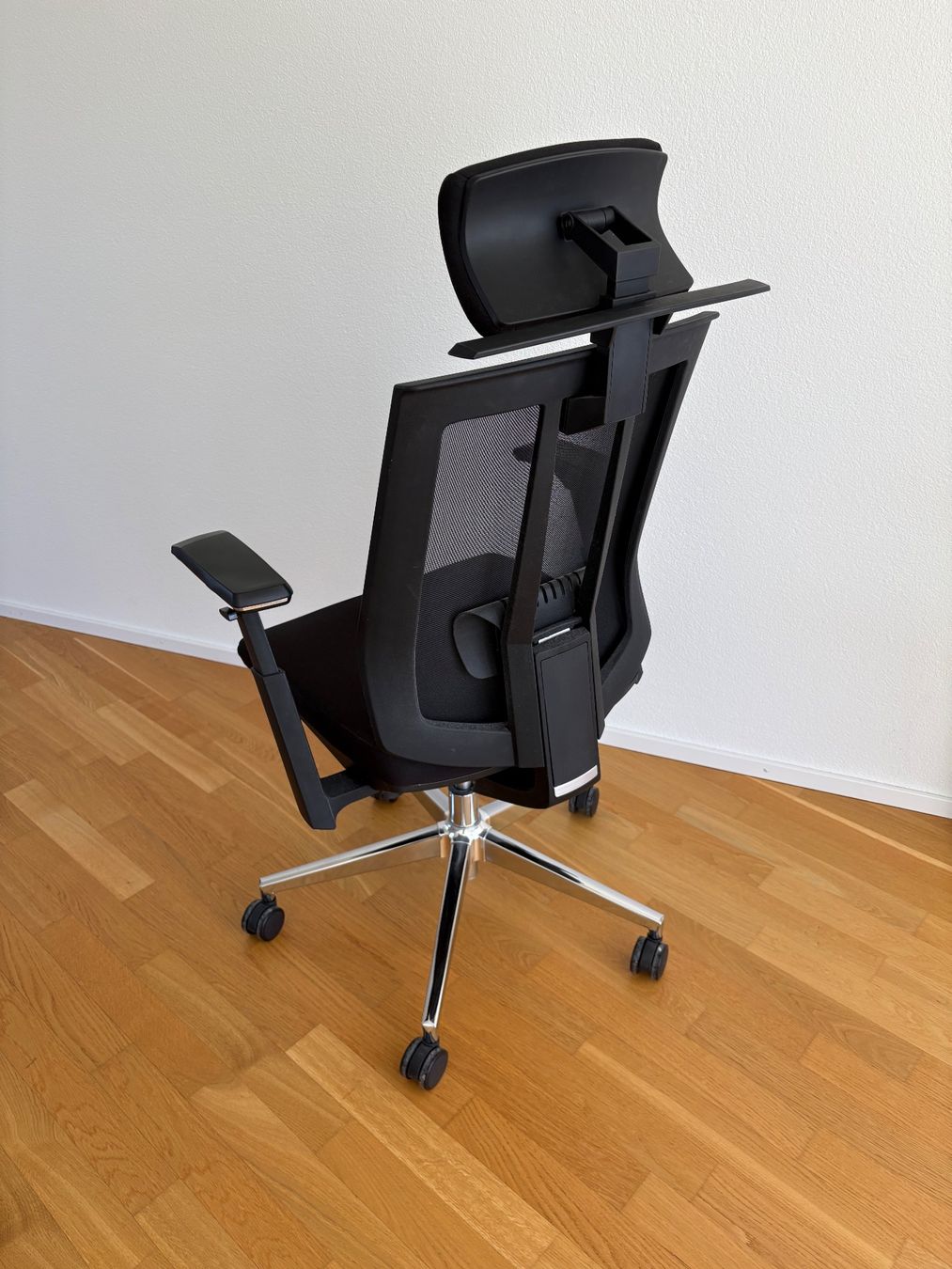 Sedie: Ergonomic Office Chair - Adjustable, Like New Condition – Usato da Luzern venduto da Jacoborojodelrio 1
