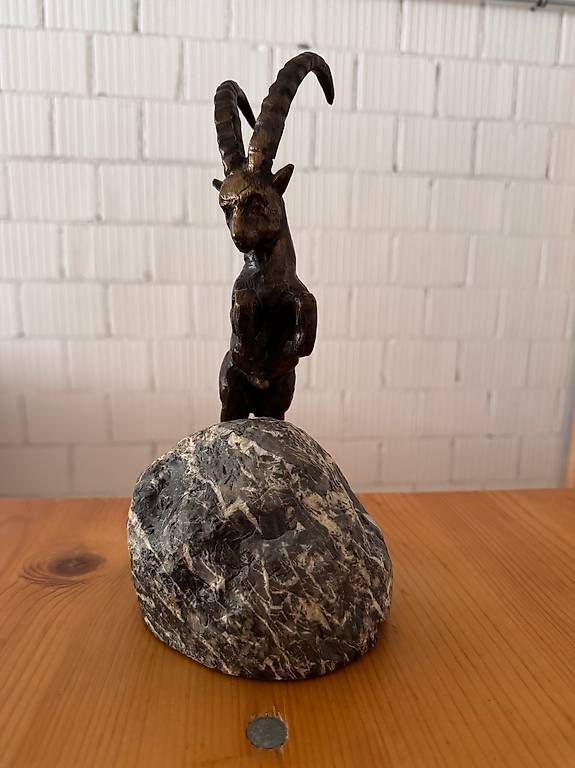 Statuette: Bronze Steinbock auf Steinsockel Bronce evt. Reussner – Nuovo (secondo la descrizione) da Ibach venduto da jansim