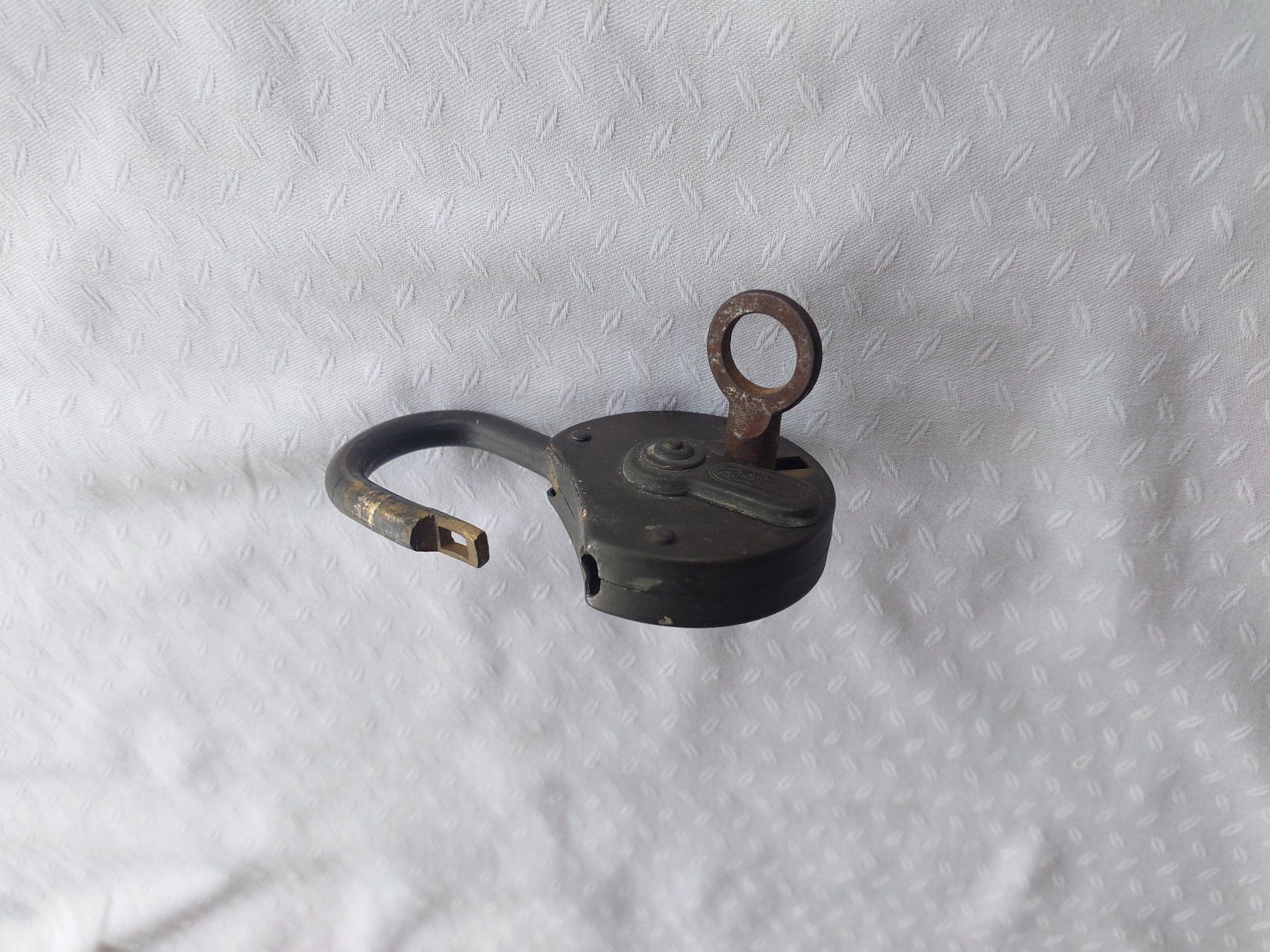Abus Cadenas: Vorhängeschloss Antik ABUS – D'occasion à Bremgarten AG par Piedra58 2