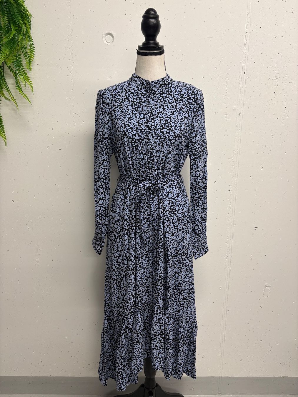Vestiti: MSCH Kleid Blumenmuster schwarz/hellblau Gr. XS/S Viskose – Nuovo (secondo la descrizione) da Regensdorf venduto da secondchancefashion