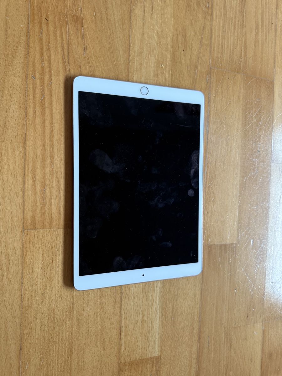 Apple Tablet PC: Apple iPad Air 4 256 Go Violet comme neuf – Defekt aus La Chaux-de-Fonds von joa_jk5g 1