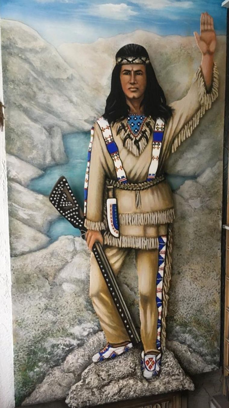Figuren: Lebensechte Winnetou-Figur mit Beleuchtung & Hintergrundk – Gebraucht aus Bürglen TG von Lufis