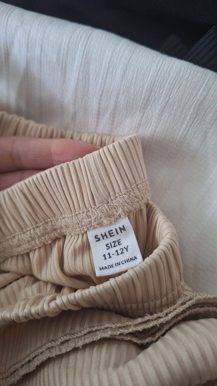 Shein Pantaloni: 4x hose 11-12jahre mädchen – Usato da Schötz venduto da mar_dri 4