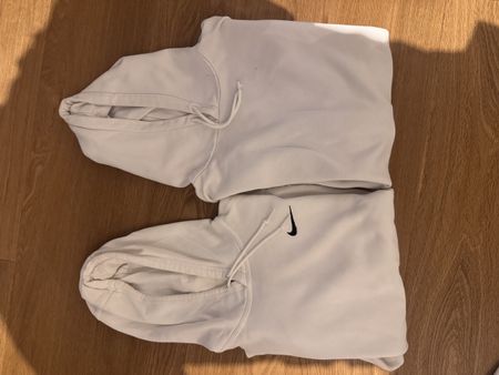 2 pulls (1 Nike) blanc - Taille M 