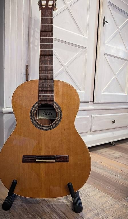 Strumenti musicali: Cuenca Gitarre, Mod. 10,  mit Tragtasche und Zubehör – Usato da Veltheim AG venduto da Pela4 1