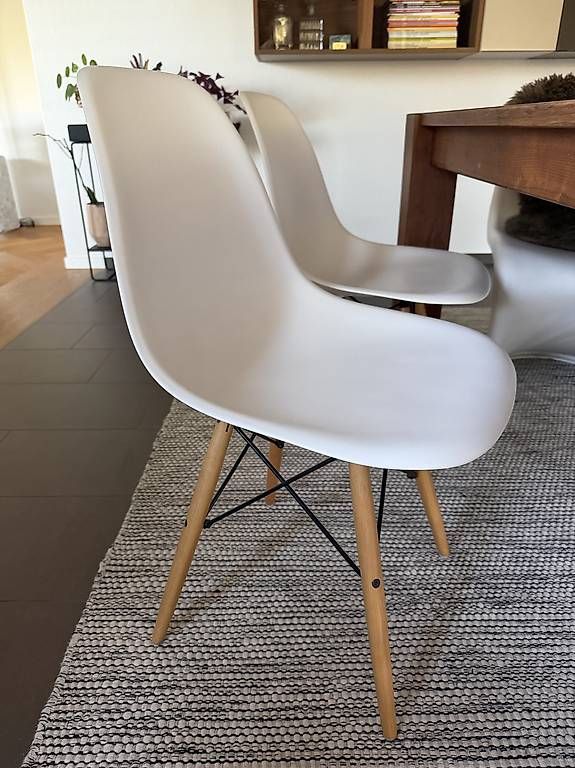 Vitra Chaises: 4 Eames Plastic Side Chair RE DSW - Original – D'occasion à Herisau par anto9493