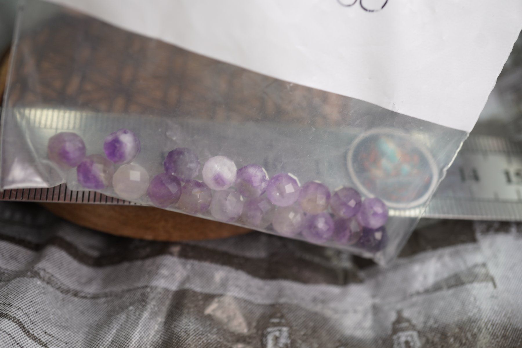 Minerali & Pietre curative: Amethyst    Gelocht  Resten   ab  1.-   gratis Versand – Nuovo e nell'imballaggio originale da Eschenbach SG venduto da topstone 7