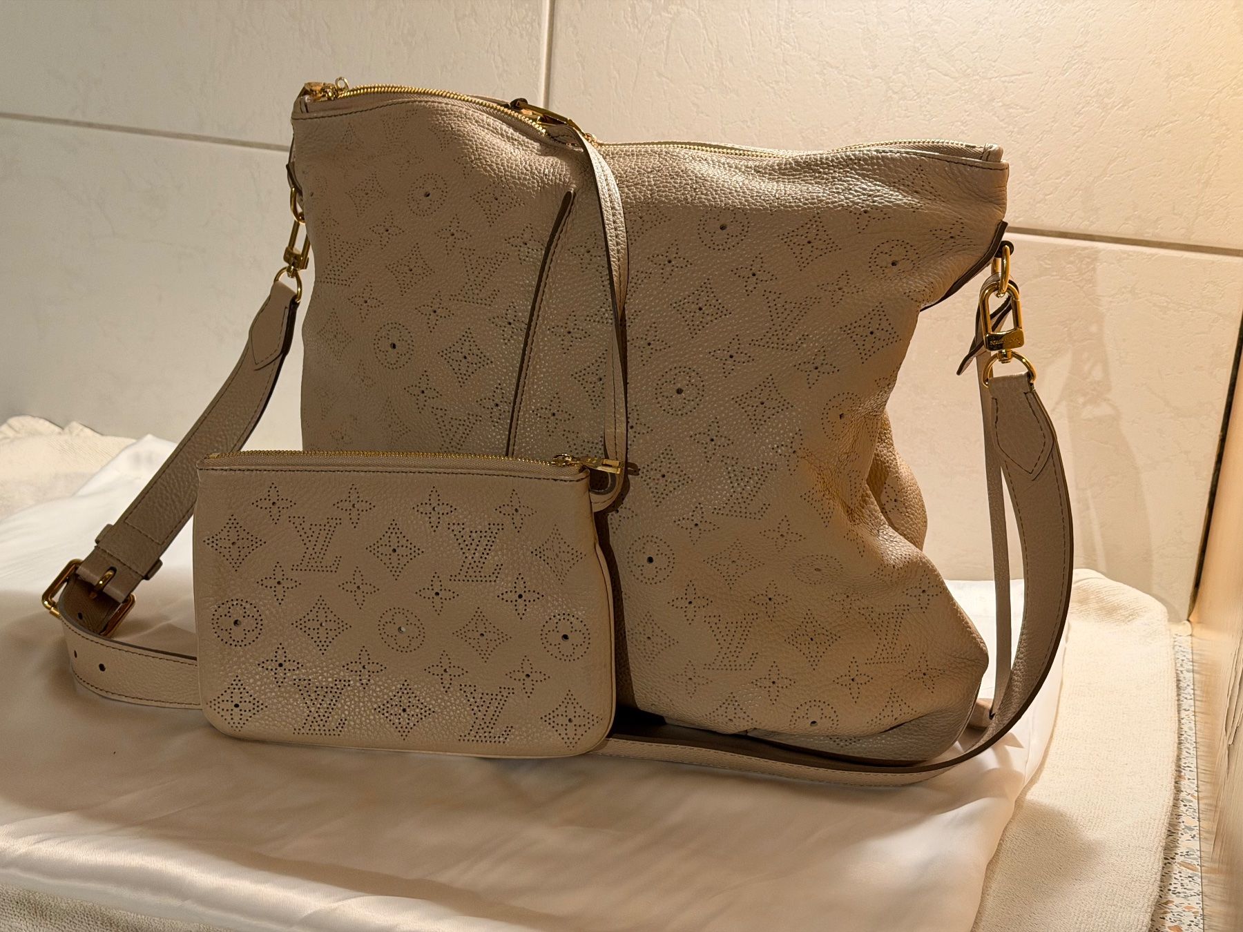 Louis Vuitton Borse da donna: LOUiS VUITTON MAHINA SELENE – Usato da Steinen venduto da FIN 9