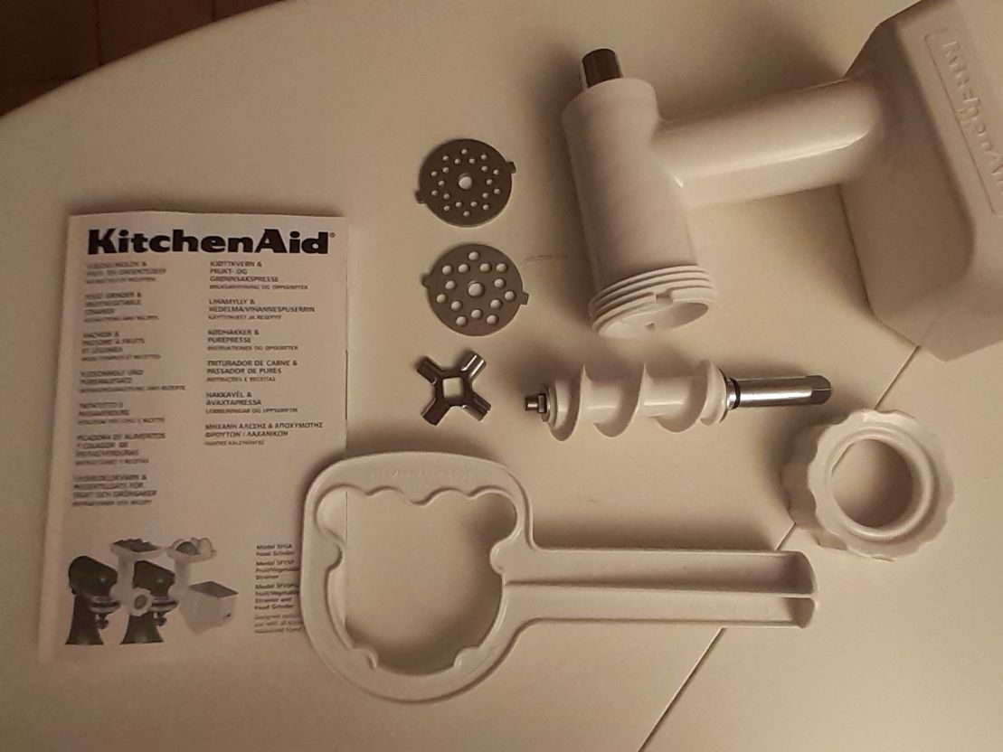 Kitchenaid Küchengeräte: KitchenAid Artisan 4.8L noir, 5KSM150 avec accessoires – Gebraucht aus Courtaman von Rmoleson 5
