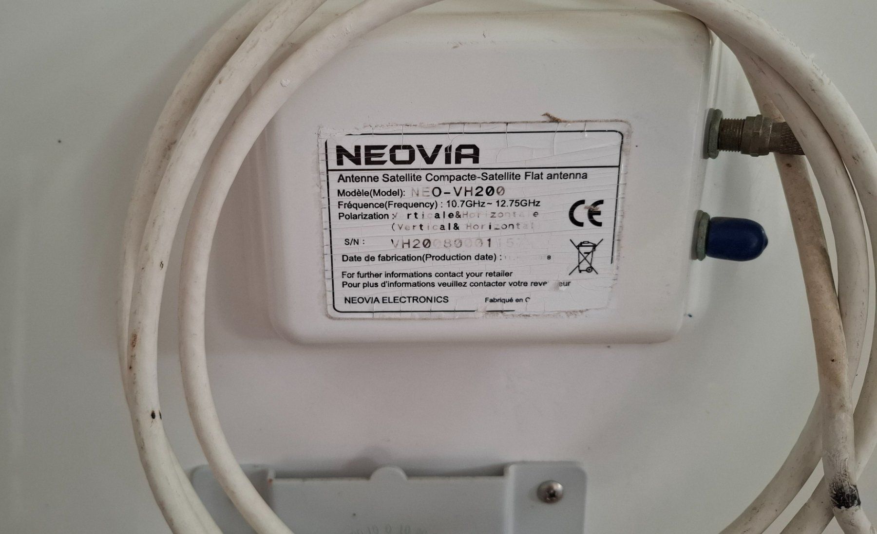Funktechnik: Antenne satellite compacte Neovia avec support/Neovia Kompak – Gebraucht aus Moutier von antols2155 2