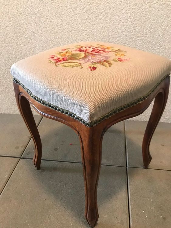 Antiker Schemel Hocker bestickt kaufen auf Ricardo