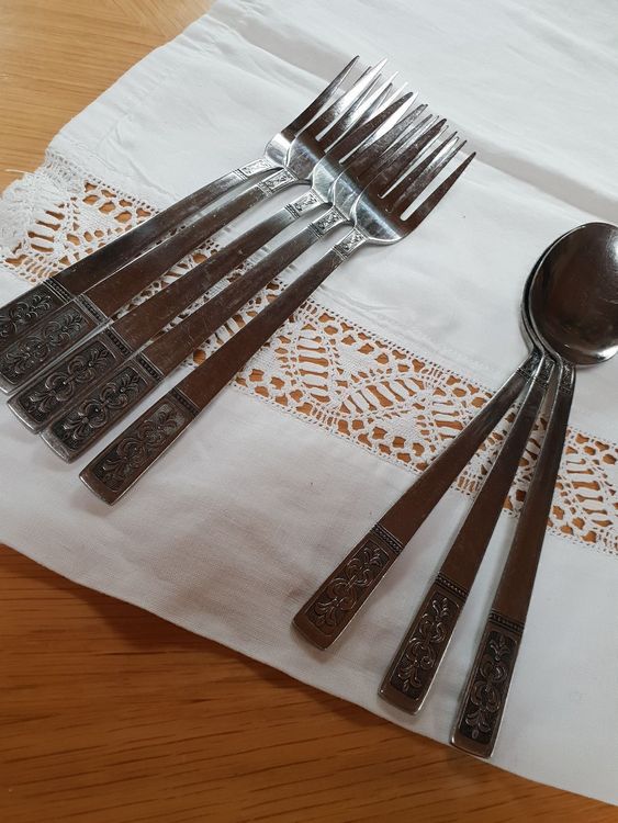 5 Gabeln und 3 Löffel kaufen auf Ricardo